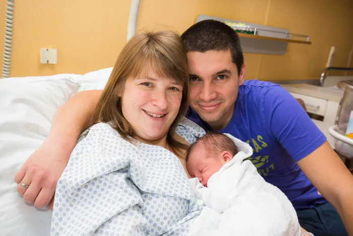 Das Licht der Welt hat Benjamin Scharnitz (3550 Gramm, 53 Zentimeter) zu Weihnachten um 19.06 Uhr erblickt. Er ist der ganze Stolz von Bruder Jakob (1,5 Jahre) sowie seinen Eltern Simone und Armin Scharnitz aus Schiefling.