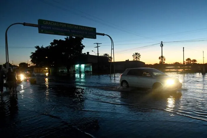 Derartig heftige Regenfälle in dieser Jahreszeit sind in Paraguay nach Angaben des Wetterdienstes unüblich. In zwei Tagen habe es so viel geregnet wie sonst in einem Monat.