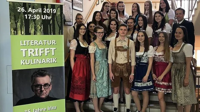 Schüler der HLW Leoben laden zu einem besonderen Abend mit Literatur, Wein und Kulinarik