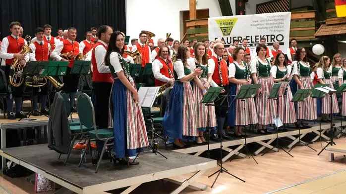 In der Freizeithalle Zechner präsentierte der Musikverein Kobenz sein stimmungsvolles Herbstkonzert.