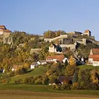In herbstlicher Stimmung zeigt die Riegersburg so richtig, was sie kann