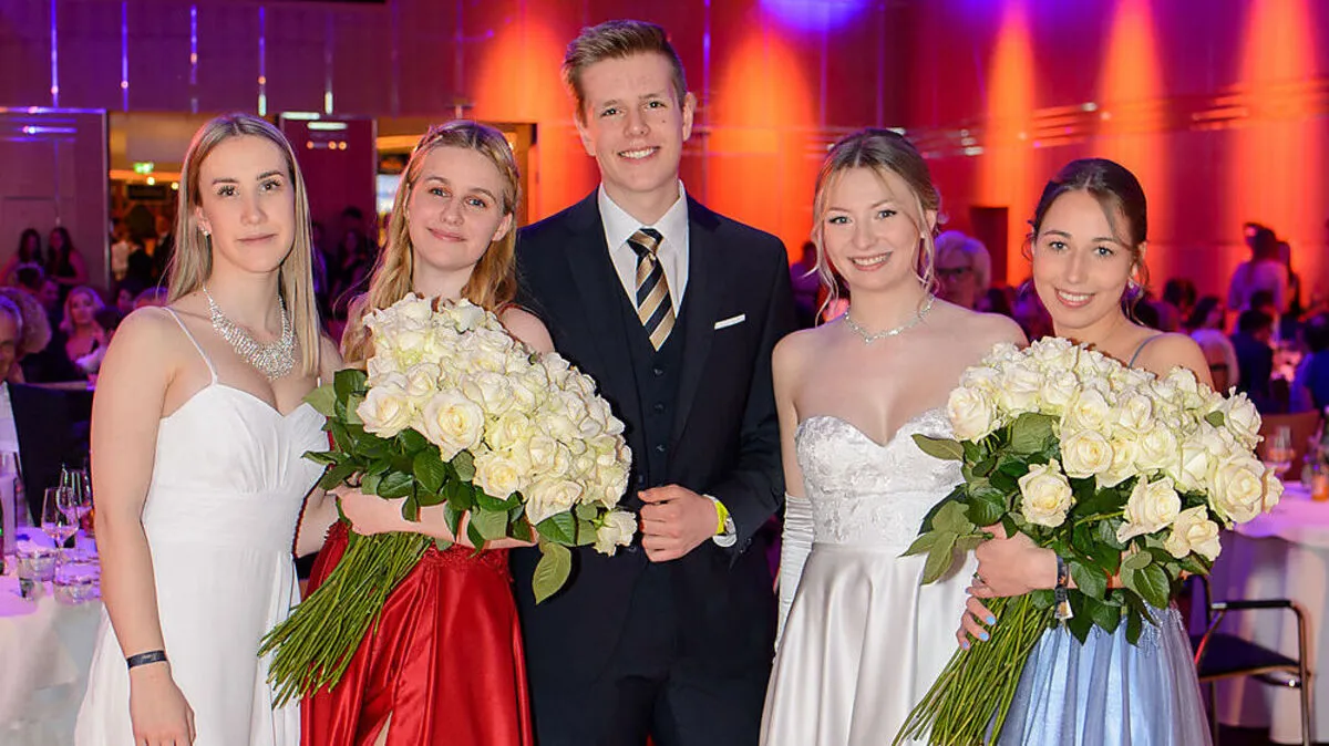 Balltiger: Nina Freitag, Katharina Petritz, Schulsprecher Moritz Höfla, Kristina Gsodam und Marie Nagele 