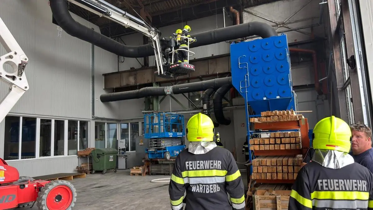 Eine Ausbreitung des Brandes auf das weitere Werksgelände konnte verhindert werden