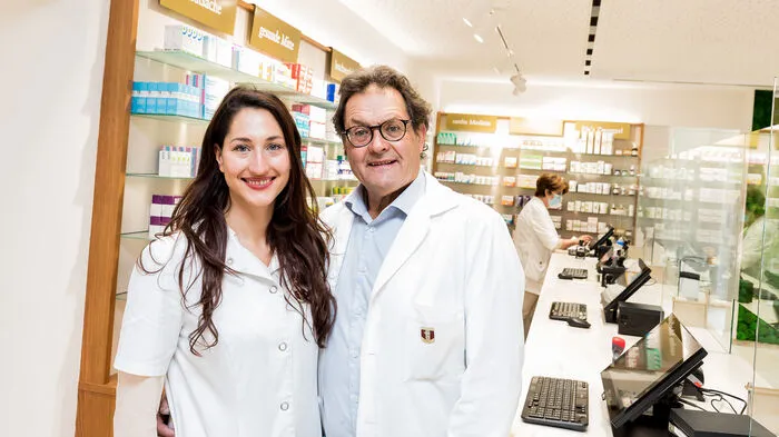 Sophia und Alexander Telesko freuen sich über den Umzug in die neue Lind-Apotheke in der Genotteallee 12