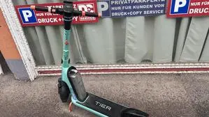 Leih-Scooter in Villach und Klagenfurt erfüllen die neuen gesetzlichen Vorgaben mit seitlichen Blinkern und Klingel