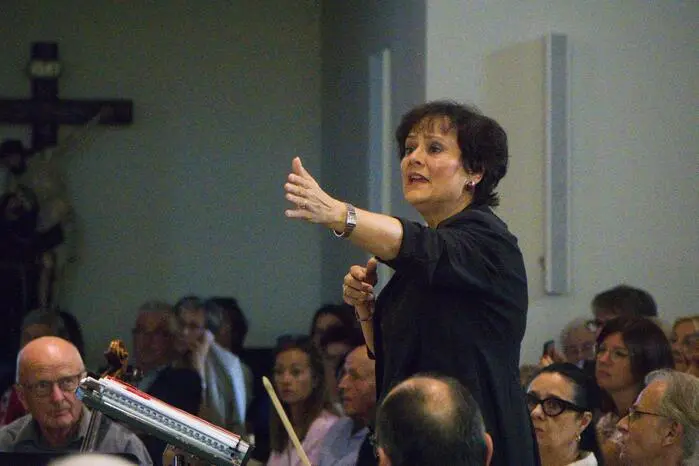 Unter der Leitung von Ingrid Adam-Kaltenegger musizierten der Chor der Stadtpfarre Knittelfeld und der Chor des BG/BRG Knittelfeld gemeinsam mit dem Streichorchester samt Bläsern Amici Musici unter der Leitung von Gernot Haid.