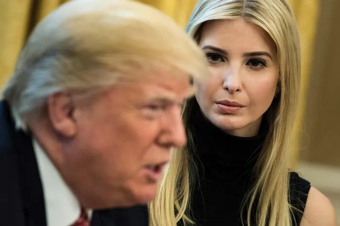 Ivanka ist vielseitig: Sie hat gemodelt, Wirtschaft studiert und stieg schließlich in das Wirtschaftsimperium ihres Vaters ein und zur Vizepräsidentin des Unternehmens auf. Zusätzlich gründete sie ihre eigene Modefirma.