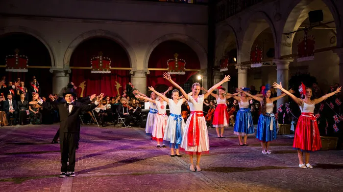 Begeisterten Applaus ernteten die Kinder und Jugendlichen, die den Pulcinella Ball eröffneten. Die Bürgermusik Millstatt und die Bambini Streicher umrahmten die getanzte Geschichte. Elisabeth Rosegger und Choreografin Anna Knott zeichneten dafür verantwortlich.