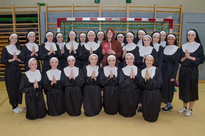 Neben der sportlichen Leistung zählte vor allem Kreativität. Die Jury, bestehend aus Direktorin Gabriele Zierler, Gabriela Weitzer sowie Gertrud Kraxner, prämierte die Gruppe mit der einfallsreichsten Verkleidung.