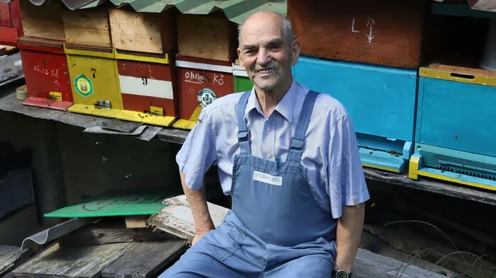 Mit 91 Jahren betreut Adolf Pirstinger 42 Bienenvölker.