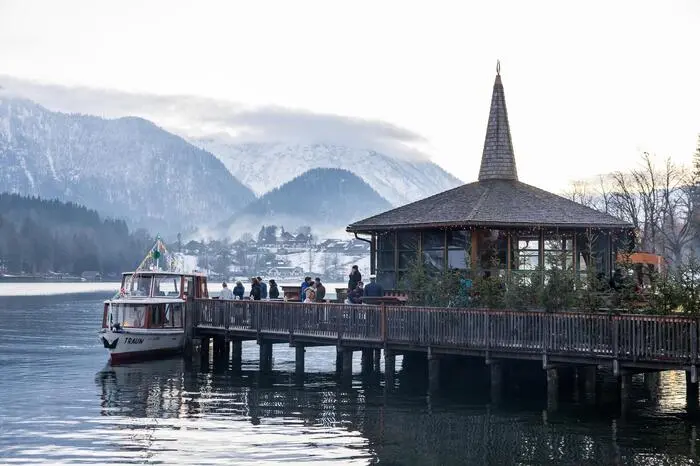 Die MS Traun bei einem Zwischenstopp beim Musikpavillon Grundlsee.