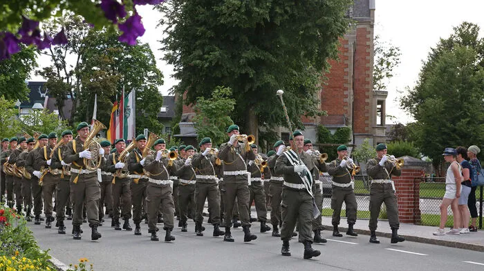 Taktangebende Schlagzeugtöne, Marschformationen jeglicher Art und hochqualitative Musik wurden bei der Marschshow Schladming Tattoo am Freitag im Planai Stadion geboten.