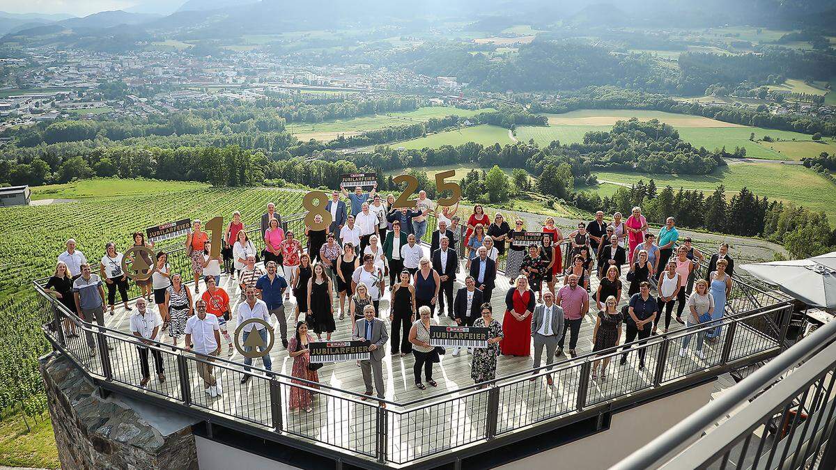 Die JubilarInnen bei der SPAR Jubilarfeier auf der Burg Taggenbrunn