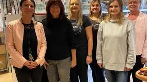 Iris Rehschützecker und Barbara Mostbauer mit Zsanett Fay-Szin, Claudia Oraze, Anesa Rastovic und Andrea Scharrer