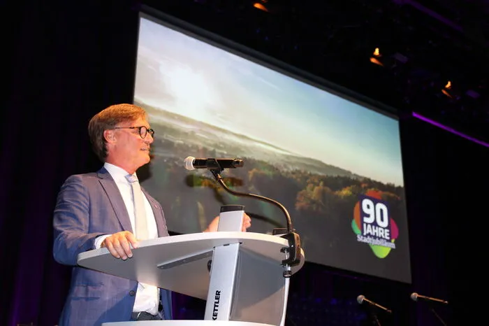 "Lasst uns feiern und die Stadt Weiz hochleben, sie hat es sich verdient", betonte Bürgermeister Erwin Eggenreich.