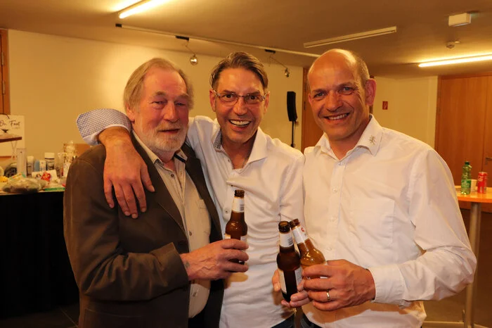 Klaus Dröge (am Foto Links) aus Niedersachsen ist rund 1300 Kilometer extra nach Feldkirchen gereist.