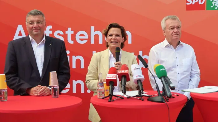 Ihren Steiermark-Aufenthalt nutzte SPÖ-Chefin Pamela Rendi-Wagner für einen Auftritt in Bruck. Dabei sprach sie über Inflation, Pensionserhöhung - und schoss gegen die Bundesregierung.