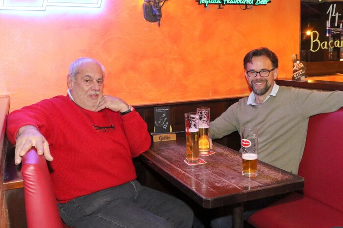 Aber auch „reifere Semester“ waren im Lokal anzutreffen. 