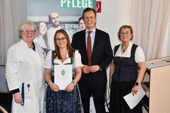 Direktorin Nadja Bischof konnte dazu auch zahlreiche weitere Gäste begrüßen. Unter den Gästen waren Vertreter des Landes, der Kages, der Bezirkshauptmannschaft und des LKH Murtal.