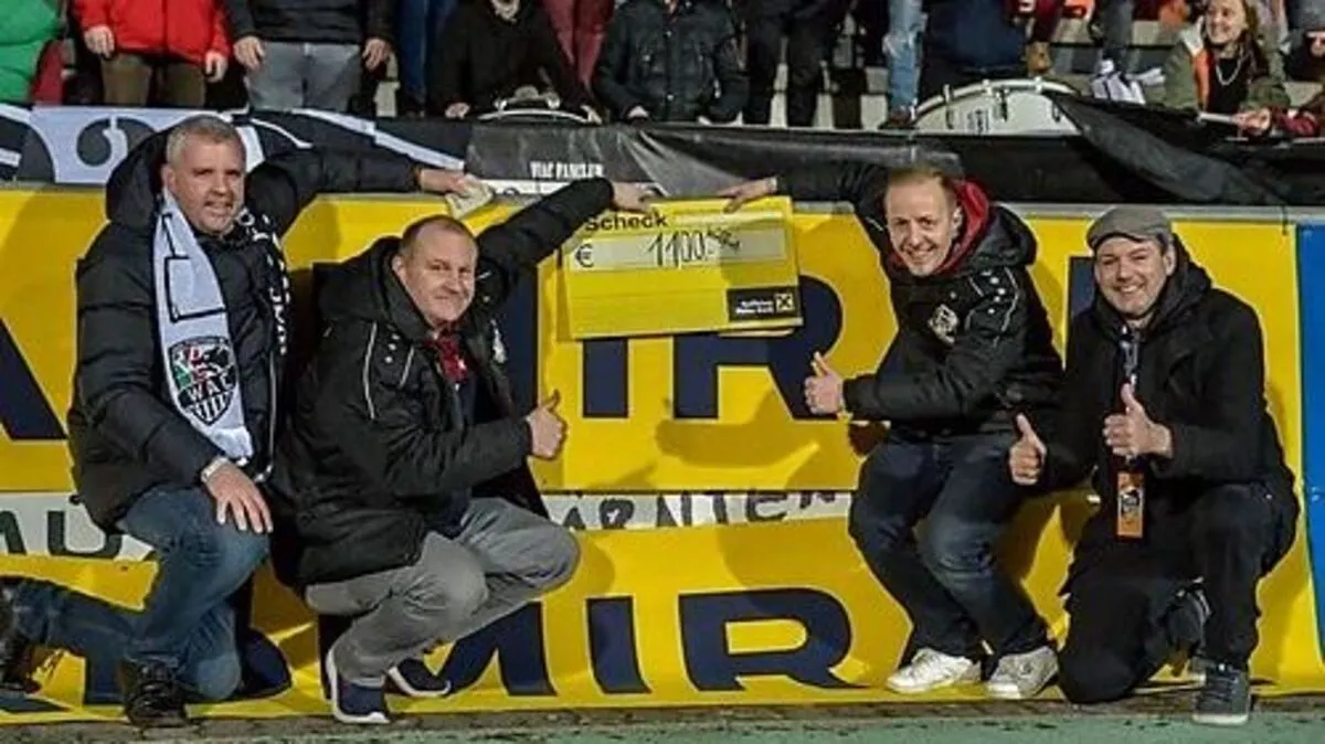 Von links: Wolfsbergs Bürgermeister Hannes Primus mit Alexander Descovich und Pierre Fritzl von der "Wolfsfront" mit Tommy Schmid 