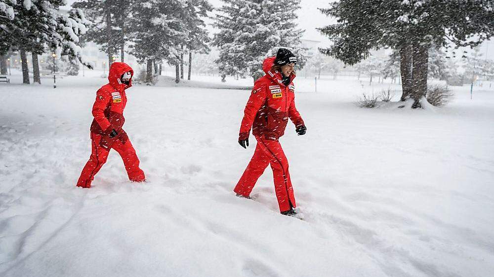 Die Ski bleiben abgeschnallt - auch bei den Schweizer Speed-Damen Lara Gut-Behrami und Michelle Gisin