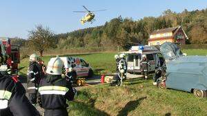 Der verletzte Kleinbus-Lenker wurde nach Graz geflogen