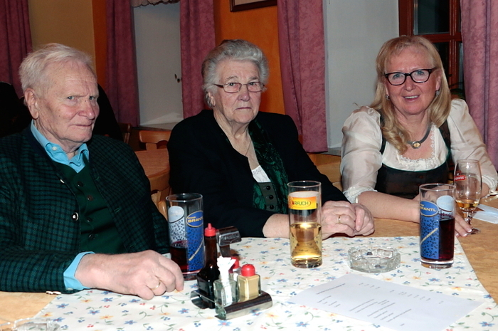 Das „Södingtal Trio“ spielte auf und sorgte für Schwung. Hauptbrandinspektor Franz Guggi und Oberbrandinspektor Josef Marschnigg freuten sich über den guten Besuch.