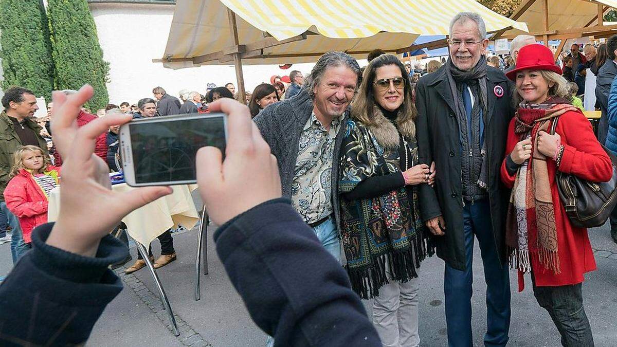 Van der Bellen auf Wahlkampftour: In Zukunft ist die Cobra immer dabei