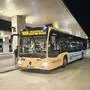 Ein Bus bei Nacht