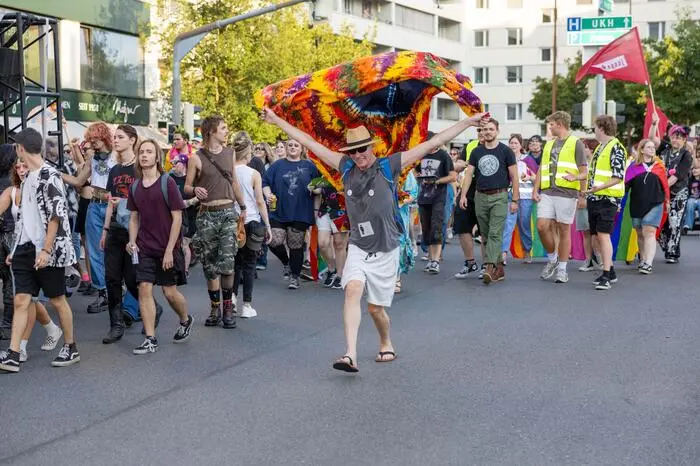 600 Menschen feierten und demonstrierten friedlich.