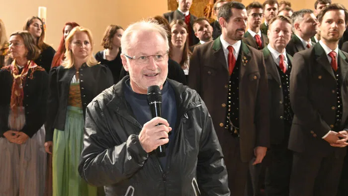Hausherr Dechant Ernst Windbichler begrüßte die beiden Chöre und die vielen Besucher in der Spittaler Stadtpfarrkirche.
