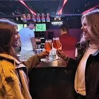 Prost, auf einen gelungenen Eröffnungsabend: Der Onyx Club über dem Literaturhaus Graz und dem „Kultus“ feiert am Samstag das Opening