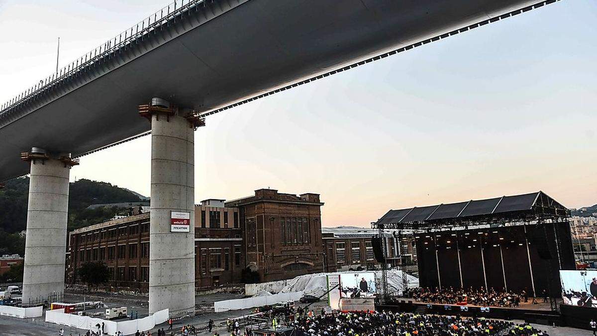 Feierliche Einweihung der neuen Brücke kurz vor dem zweiten Jahrestag der Tragödie