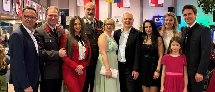 Unter den Gästen: Vizebürgermeister Thomas König, Landtagsabgeordneter Fabio Halb mit Gattin Vanda Viktoria, Landesfeuerwehrkommandant Franz Kropf mit Gattin Petra, Bundesrat Mario Trinkl mit Gattin Natalia und Bürgermeister David Venus mit Gattin Stefanie und Tochter