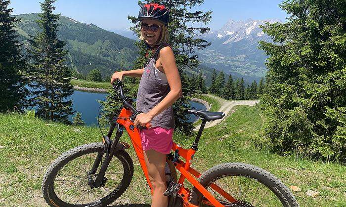 Wenn im Tal die Sonne herunter brennt am Berg mit dem E-Bike die sommerliche Frische genießen