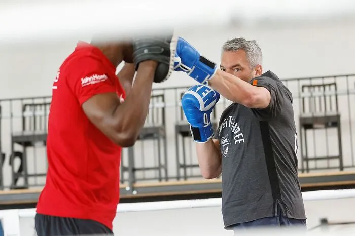 Dieter Grebner aus Oberösterreich ersteigerte ein Boxtraining mit Bundeskanzler Karl Nehammer.
