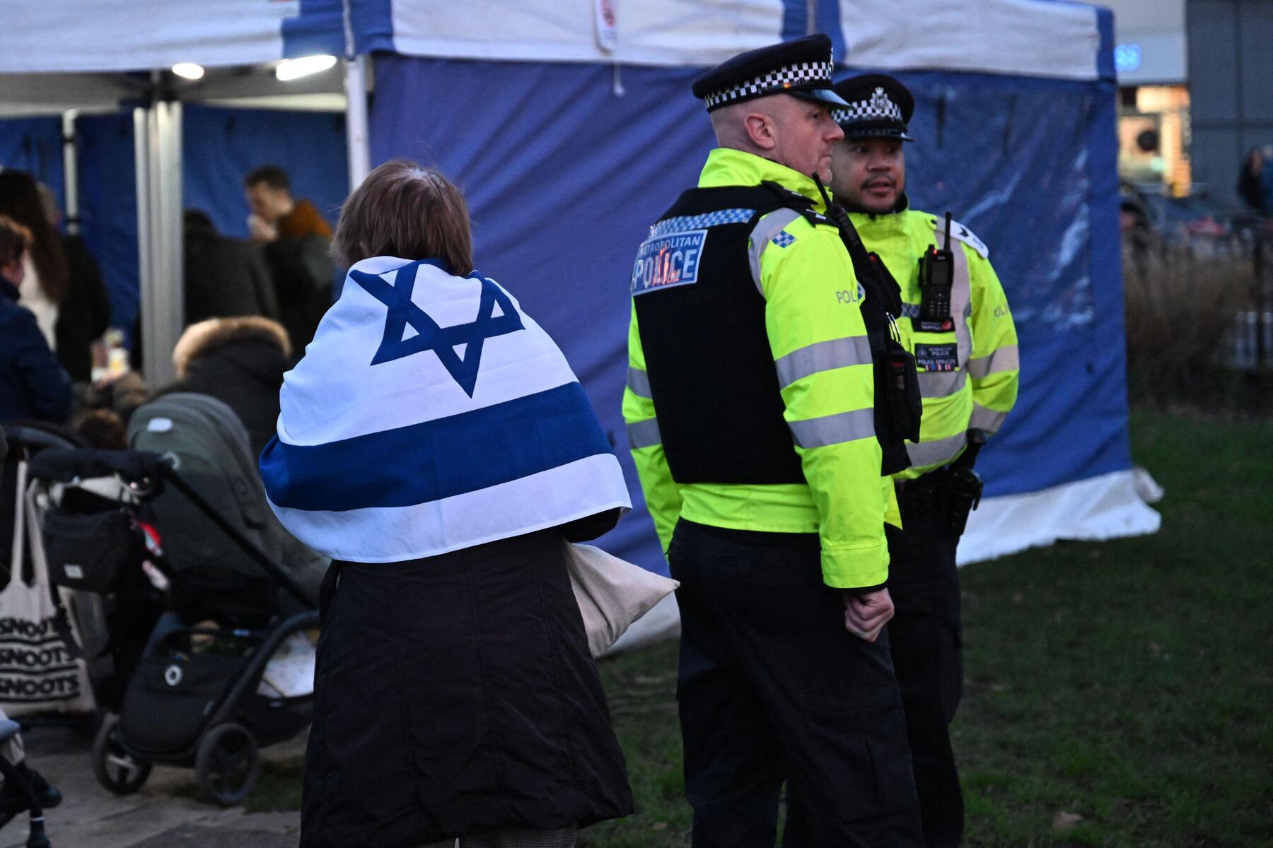 Großbritannien hebt Terrorwarnstufe nach Angriff auf Juden auf „hoch“