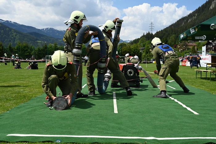 Am Sportplatz ging es mit dem Bereichsleistungsbewerb der Bereiche Leoben und Bruck an der Mur weiter, an dem insgesamt 35 Bewerbsgruppen teilnahmen und sich so optimal für den anstehenden Landesleistungsbewerb in Trofaiach vorbereiten konnten. 