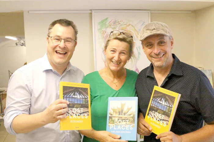 Grund des Besucheransturmes war die Buchvorstellung von Autor Georg Lux (links) und Fotograf Helmuth Weichselbraun (rechts). 