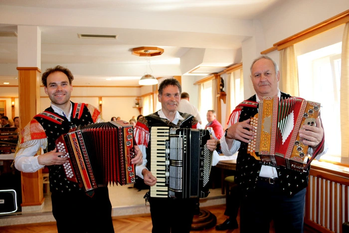 Zahlreiche ausgezeichnete Harmonikaspieler sind aus Slowenien angereist.