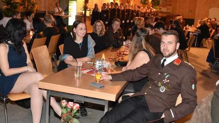 Flotter Auftakt der Ballsaison in St. Peter am Kammersberg: Die Feuerwehren St. Peter, Feistritz und Peterdorf luden zu ihrem traditionellen Ball in der Greimhalle St. Peter.
