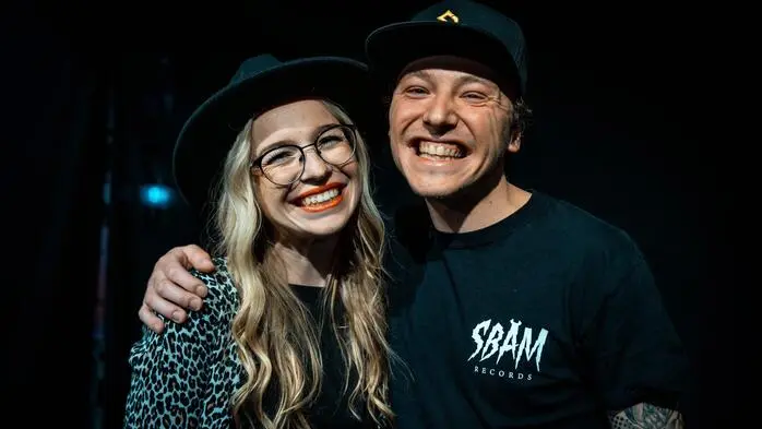 Harte Klänge gab es bei der Premiere des „Metal Museums“, einem Konzert mit vier verschiedenen Metal Bands und einer Lesung von Autor Bastian Zach über seinen neuen Metal-Krimi „Death over Wacken“.