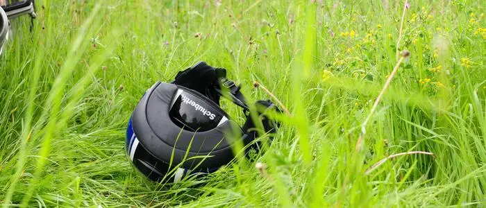 Der Mann verlor den Helm beim Unfall (Sujetbild)