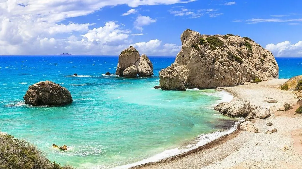 Hier, am Strand Petra tou Romiou, soll die Liebesgöttin Aphrodite aus dem Meer gestiegen sein. 