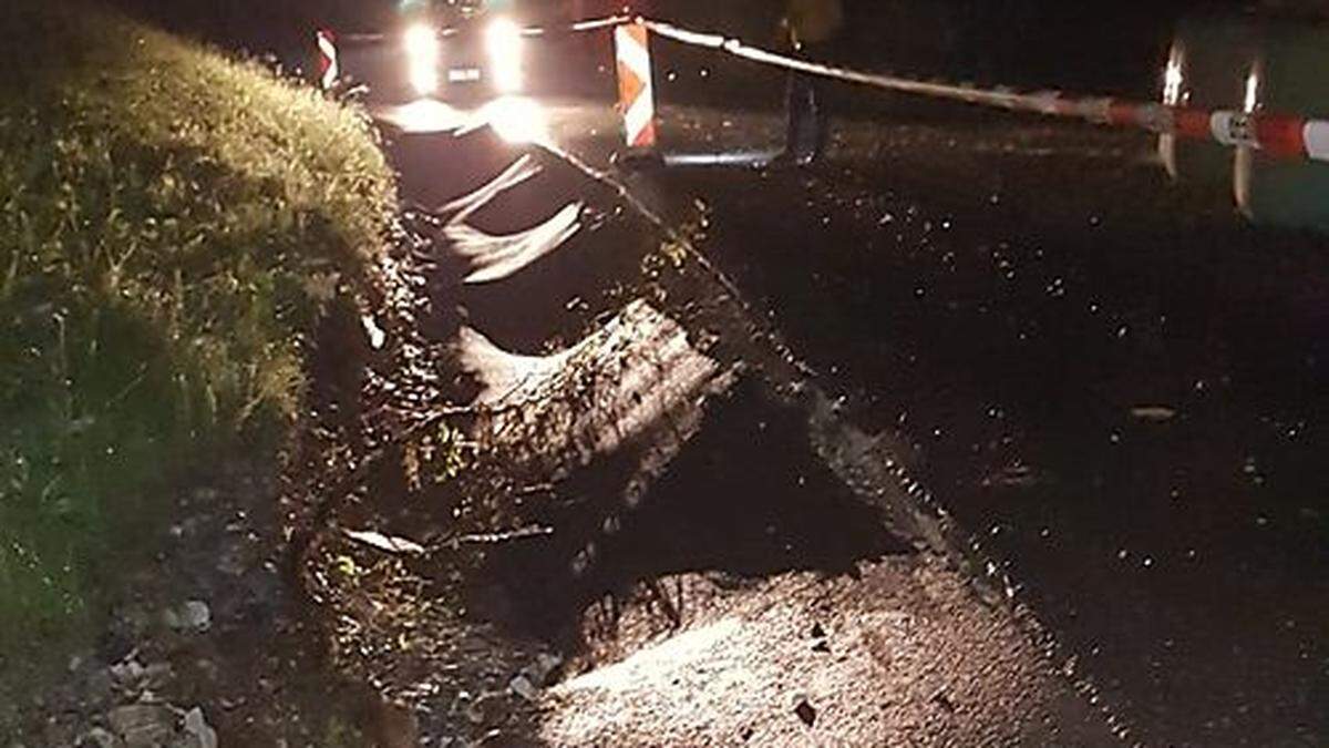 Auch im Ortsteil Mitteregg hat das Unwetter Straßenteile schwer beschädigt