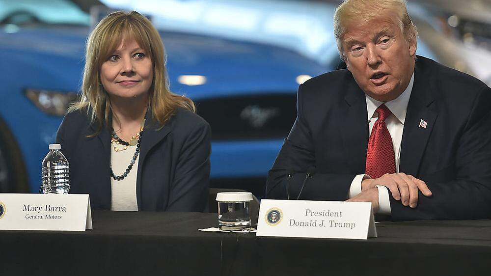 GM-Chefin Mary Barrra mit Trump