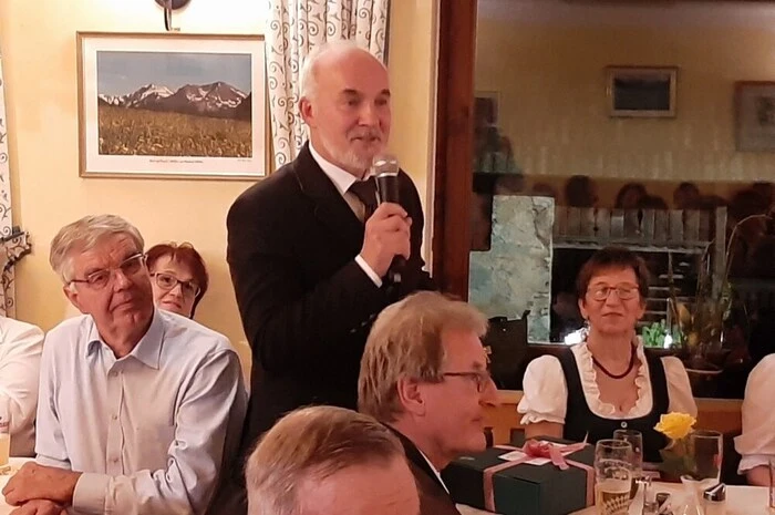 Bürgermeister Rudolf Mürzl bedankte sich bei Brunner für dessen unermüdlichen Einsatz.