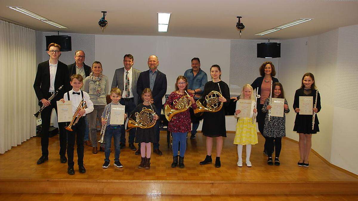 Die Teilnehmer der Erzherzog Johann Musikschule-Wies mit ihren Lehrern