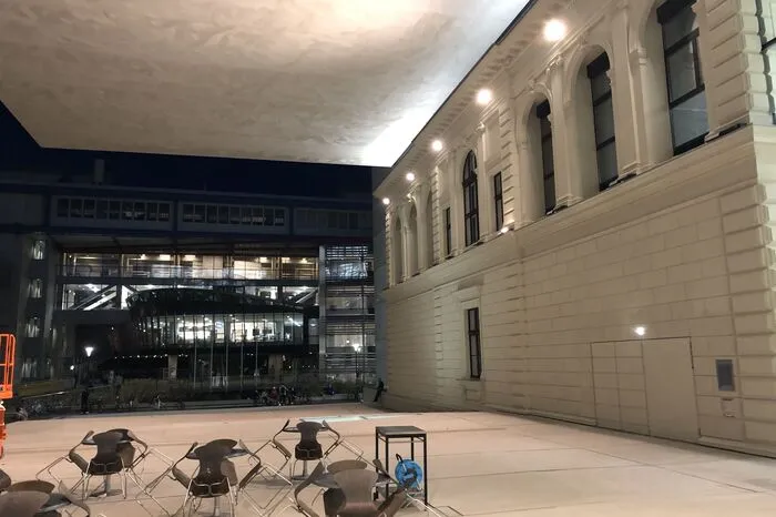 dahinter ist das Resowi-Zentrum zu sehen