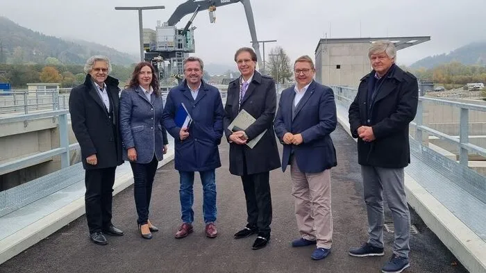 Christian Wohlmuth (Stadtwerke Kapfenberg), Marion Decker (Stadtwerke Bruck), Bürgermeister Peter Koch, Andreas Schmidt (Brucker Kraftwerksbau), Martin Graf (Energie Steiermark), Karl Michael Pittino (Projektplaner)